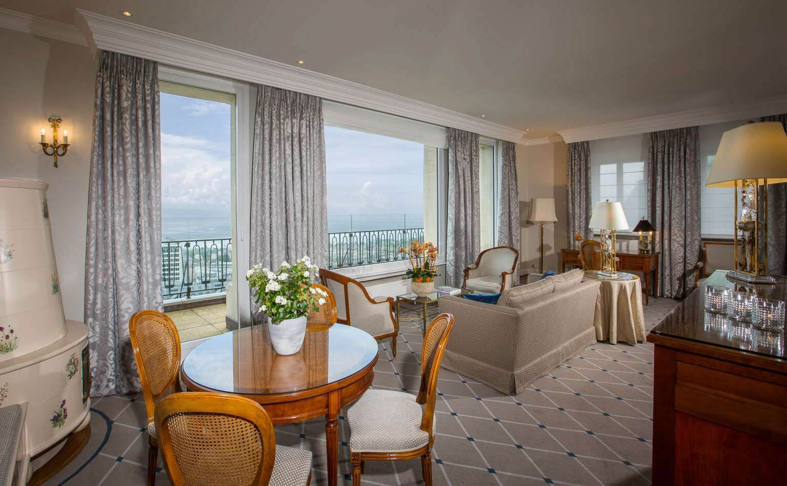 Suite de l'Hôtel de la Paix à Lausanne Hôtel 4 étoiles en Suisse